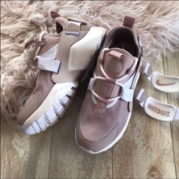 NWT🦄Nike Air Huarache city - Picture 5 of 7